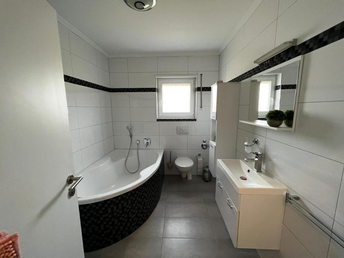 Prime Host Lovely Apartment Карлсруе Екстериор снимка