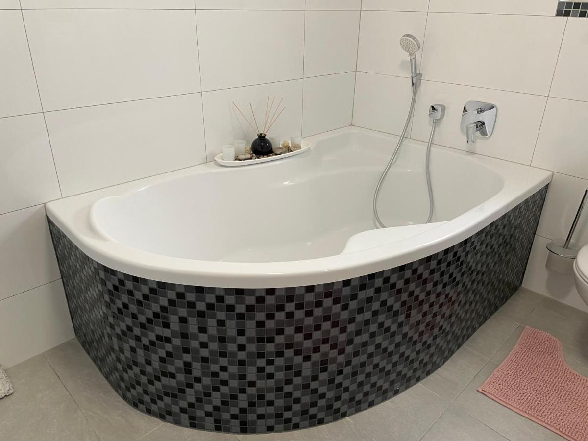 Prime Host Lovely Apartment Карлсруе Екстериор снимка