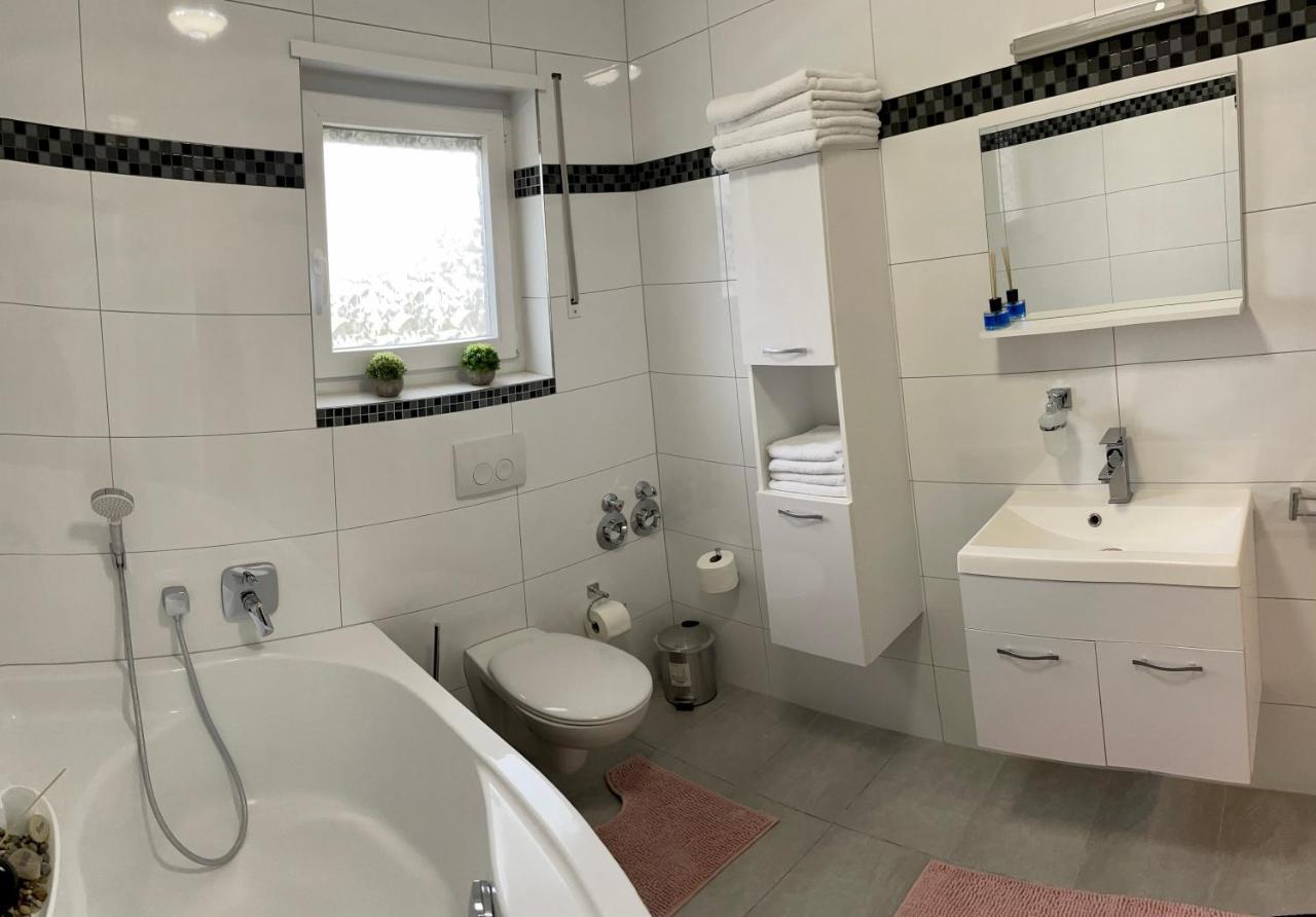 Prime Host Lovely Apartment Карлсруе Екстериор снимка