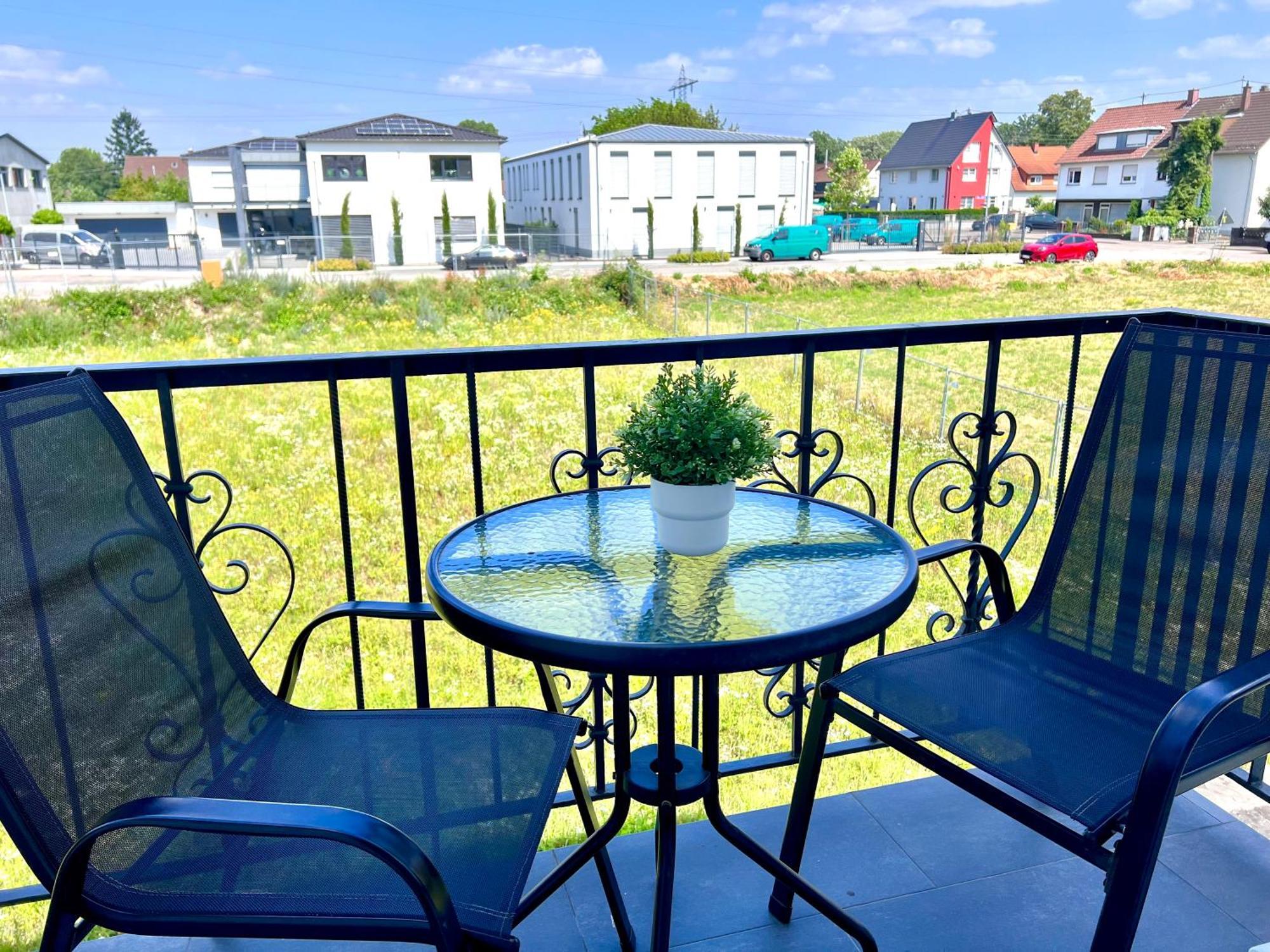 Prime Host Lovely Apartment Карлсруе Екстериор снимка